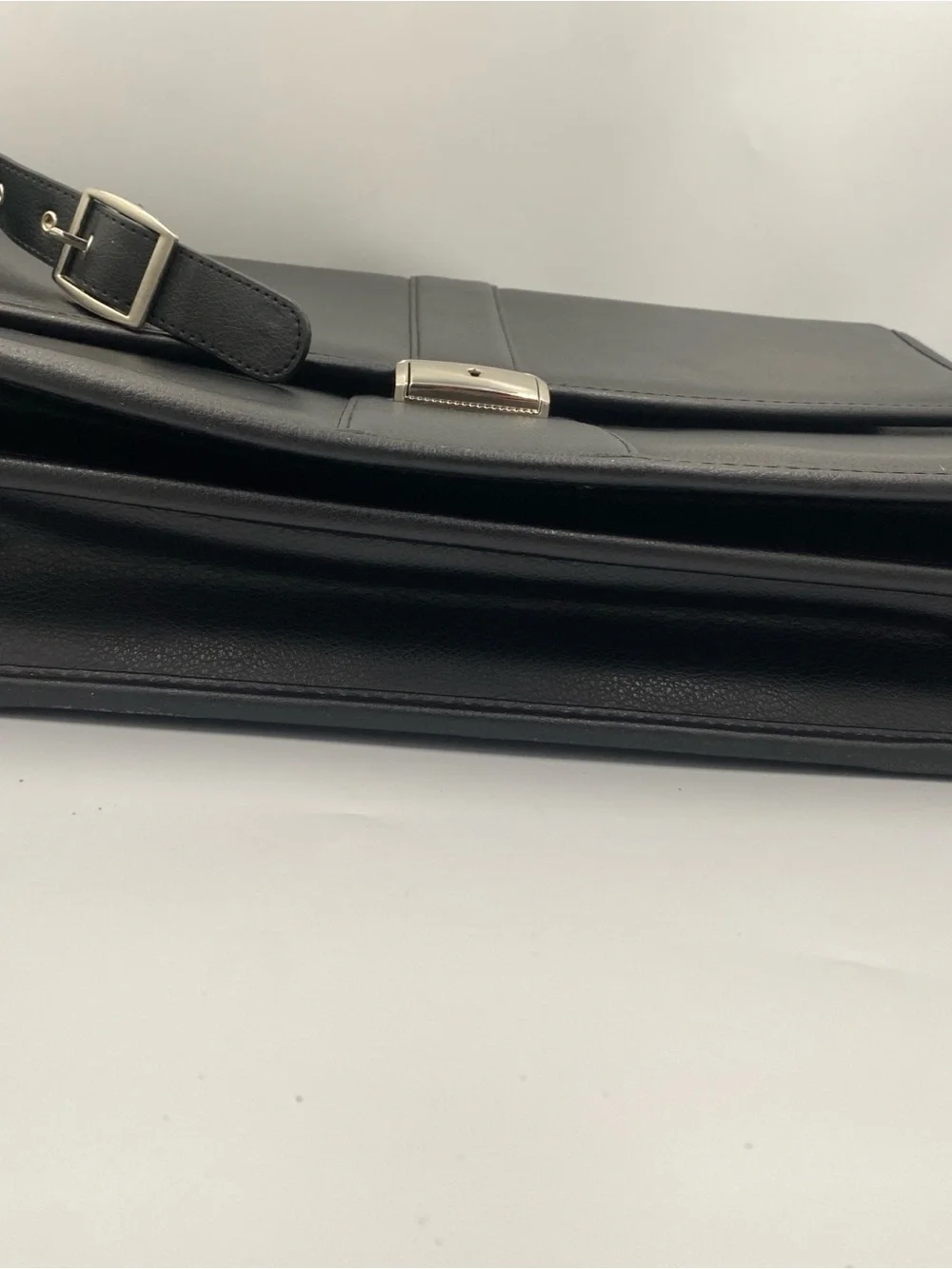 Samsonite Black Leather Laptop Briefcase with Silver Hardware